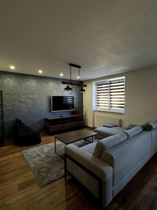 Modern Apartment In City Centre Banska Bystrica Exterior photo